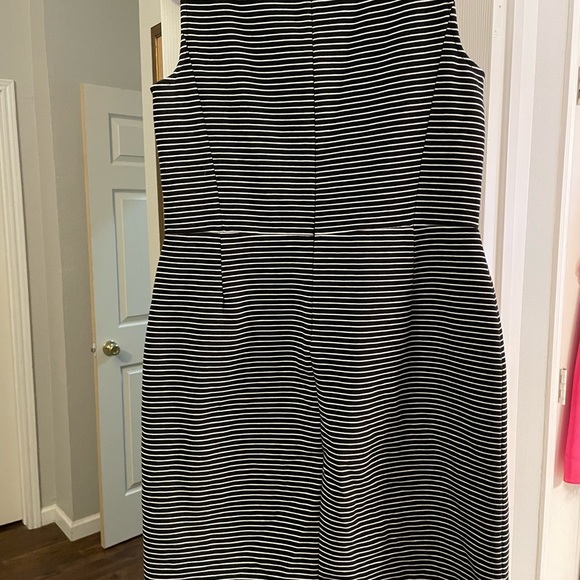Talbots sleeveless dress size 10 - Picture 2 of 3